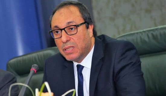 جلالة الملك يُعزي الوزير السابق اعمارة في والده